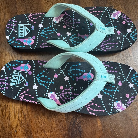Reef Flipflops. Girls blue and black with mermaid maids design size 3 - Picture 1 of 4